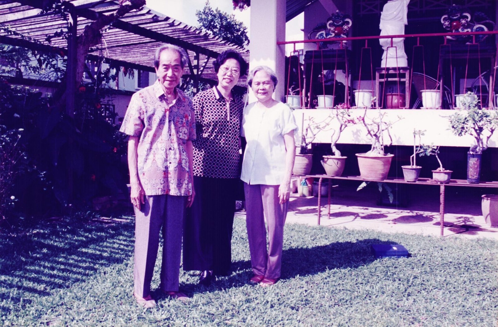 With Master Wu Tsai Yen and Wife 与吴在炎夫妇合影